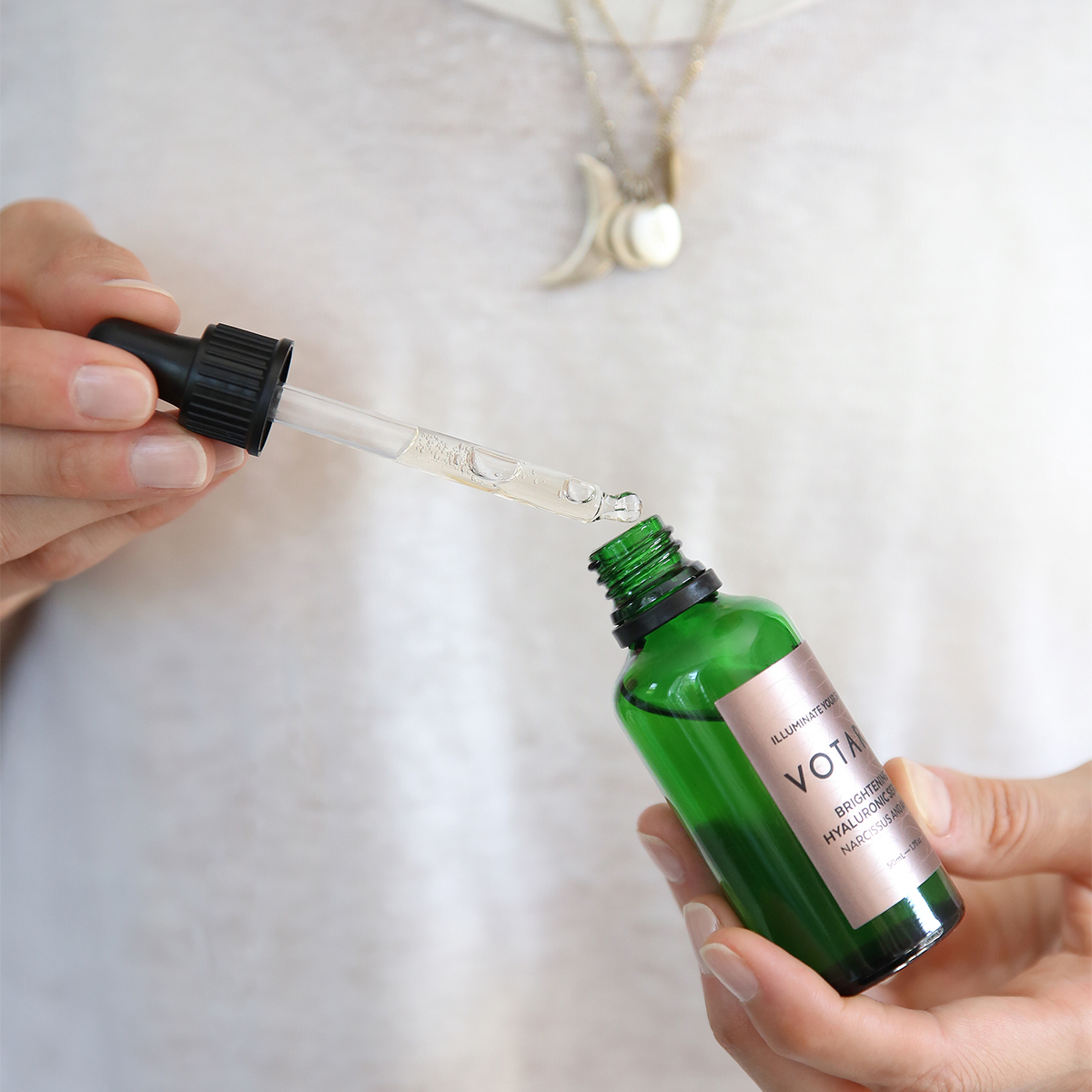 Brightening Hyaluronic Serum - Narcissus and AHAs